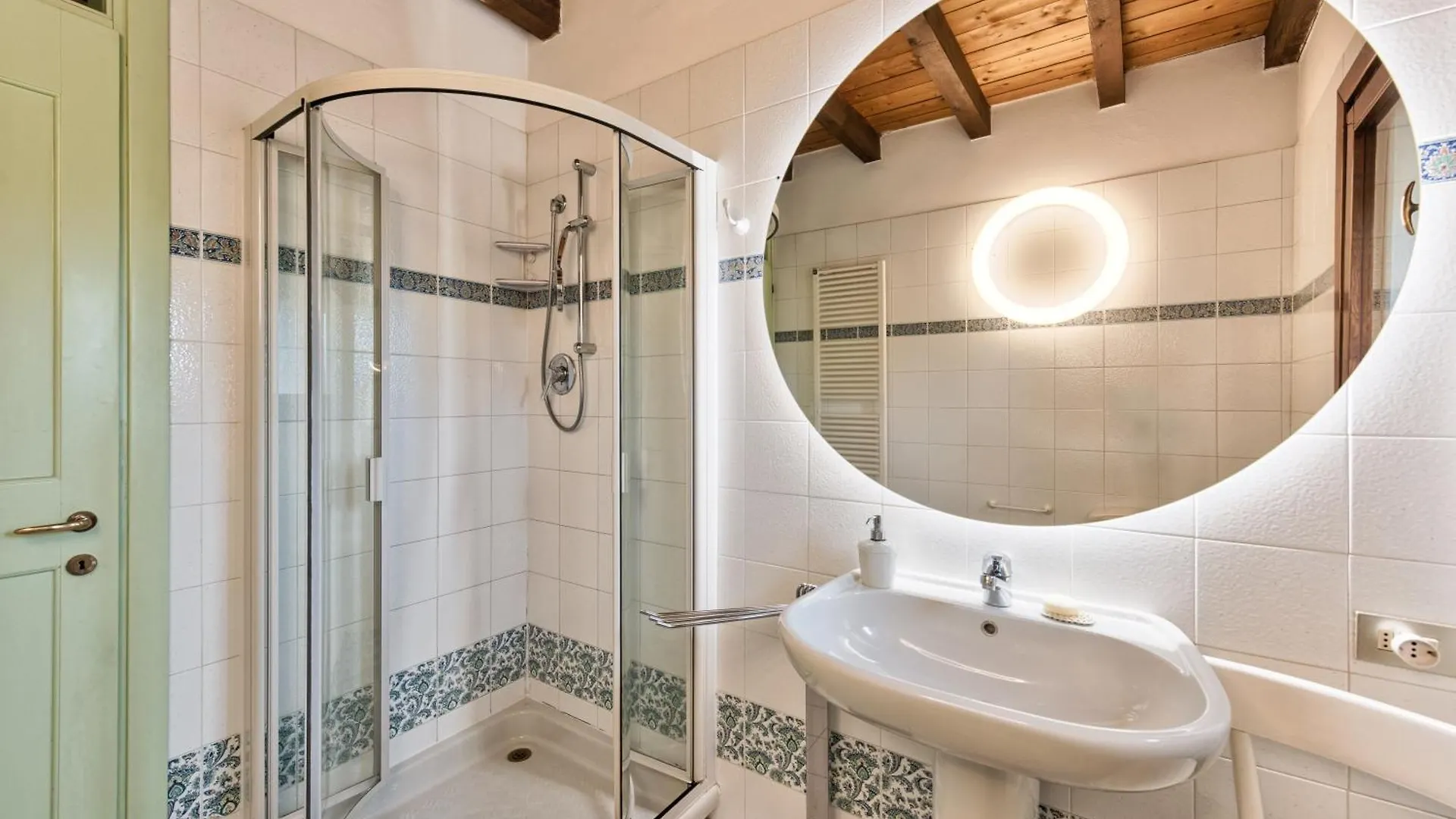 Old Well Country Mansion 3200Squarefeet Villa San Pietro Viminario 0*,