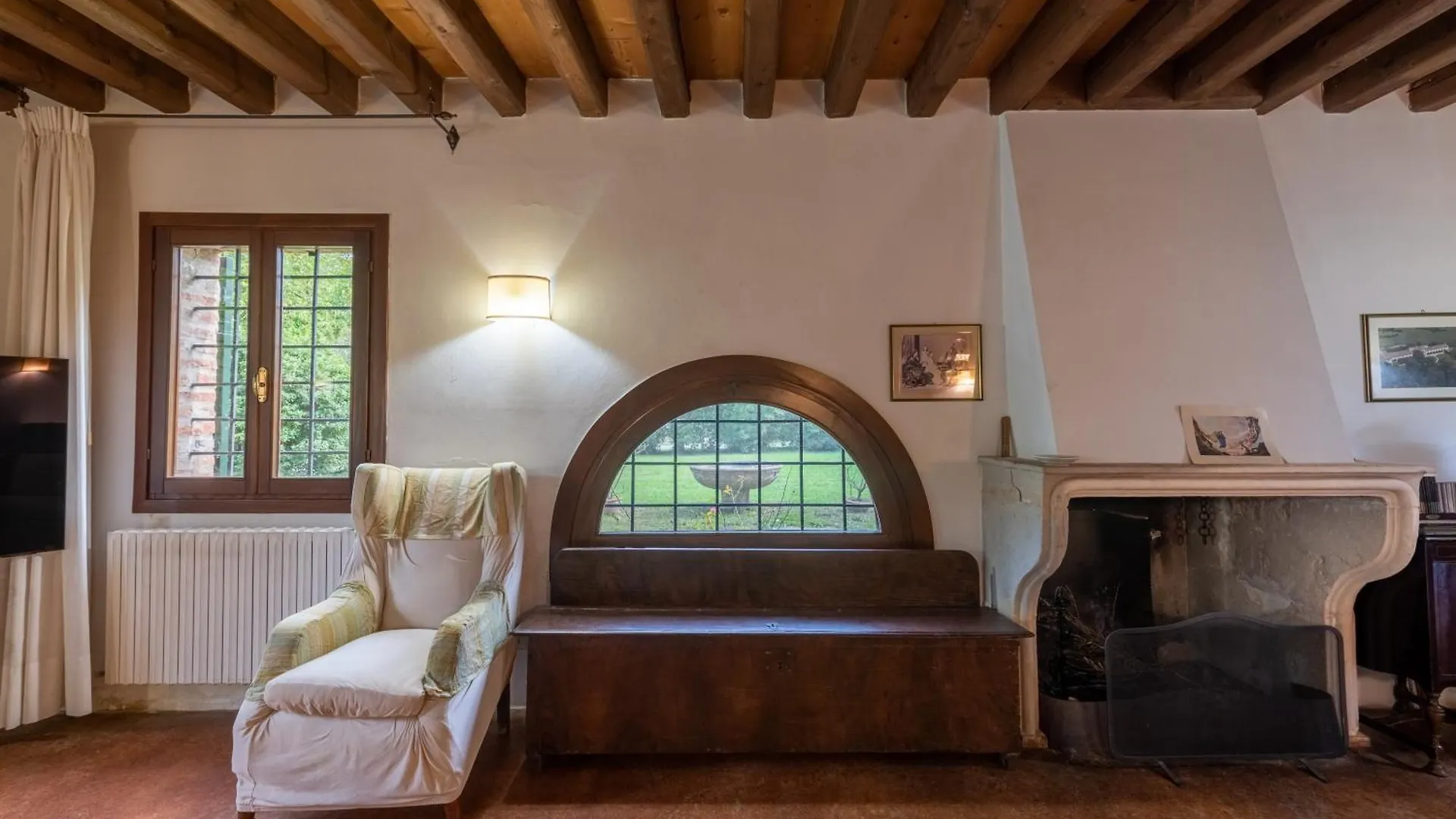 Old Well Country Mansion 3200Squarefeet Villa San Pietro Viminario Italy