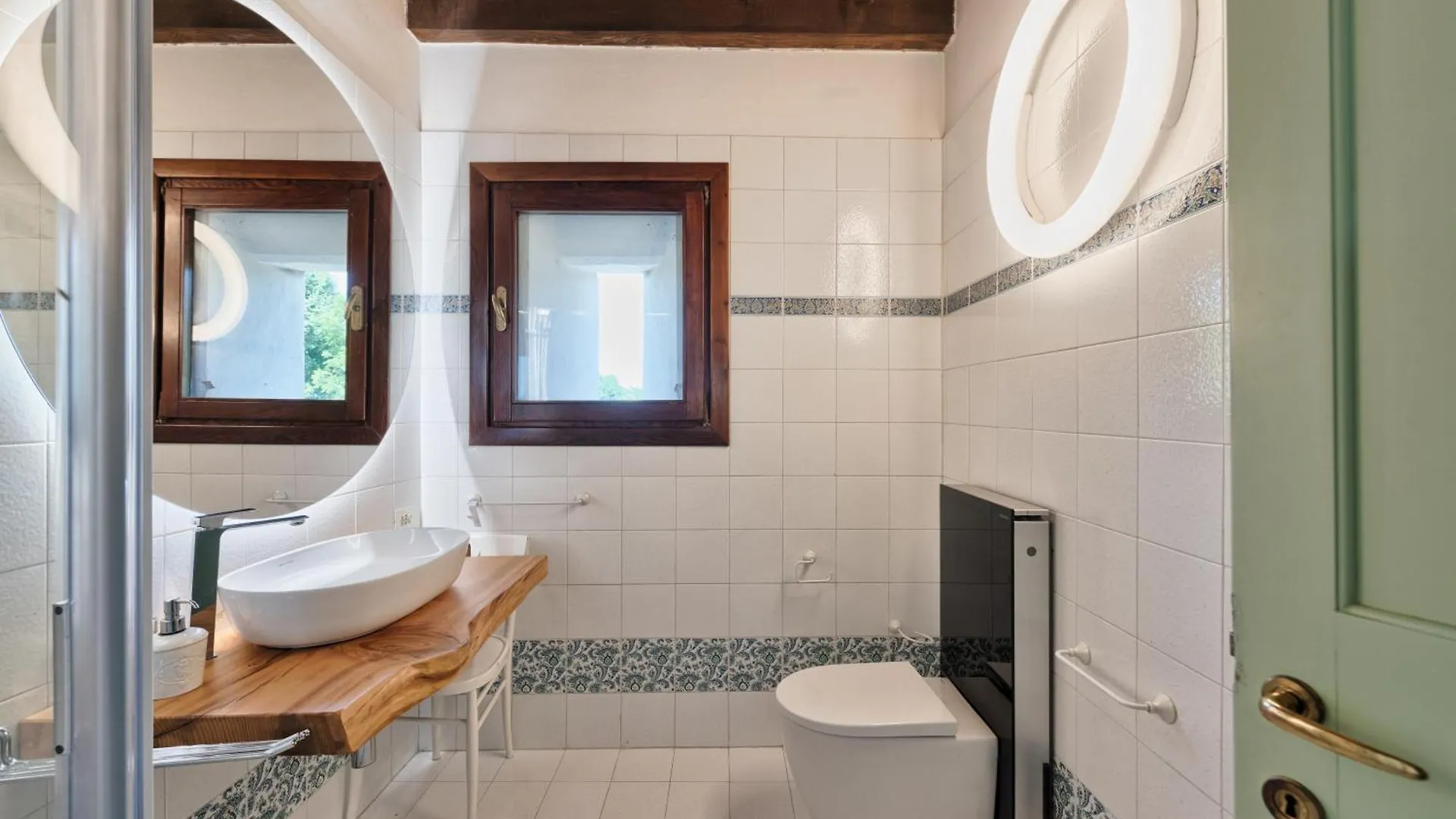 Old Well Country Mansion 3200Squarefeet Villa San Pietro Viminario 0*,